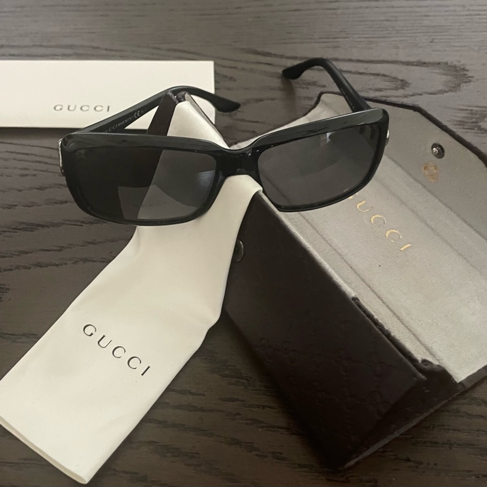 Gucci Dark-Tinted Black Sunglasses